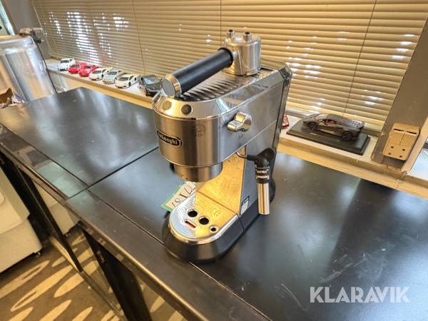 Espressomaskine DeLonghi EC685-M