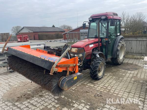 Traktor Case JX1070N med kost