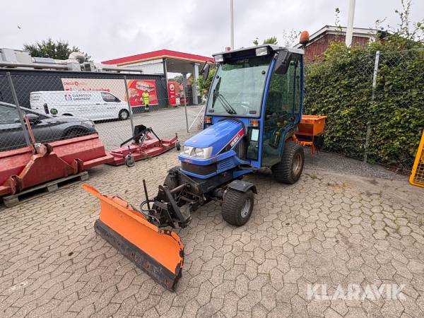 Traktor Iseki TXG23 med kost og plov