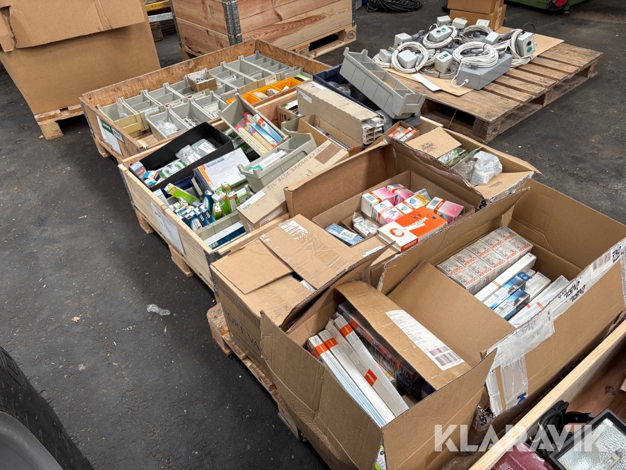 Pærer og el-udstyr 3 paller