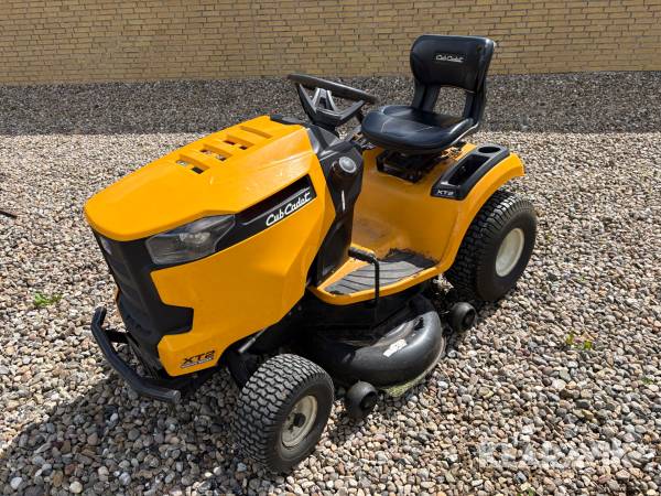Græsslåmaskine Cub cadet XT2