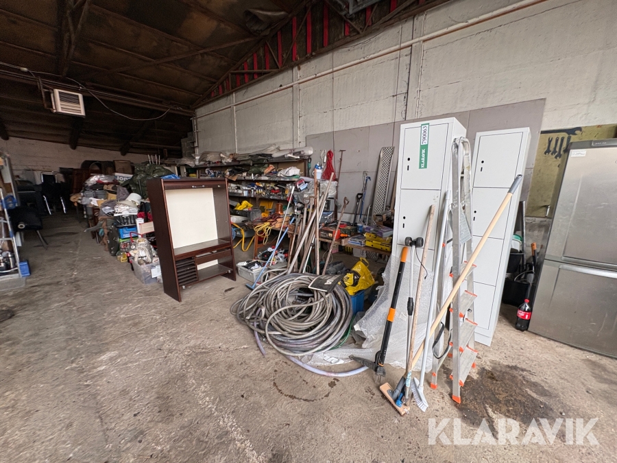 Værktøj maskiner skabe og diverse samlet lot