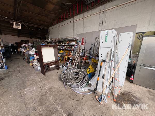 Værktøj maskiner skabe og diverse samlet lot