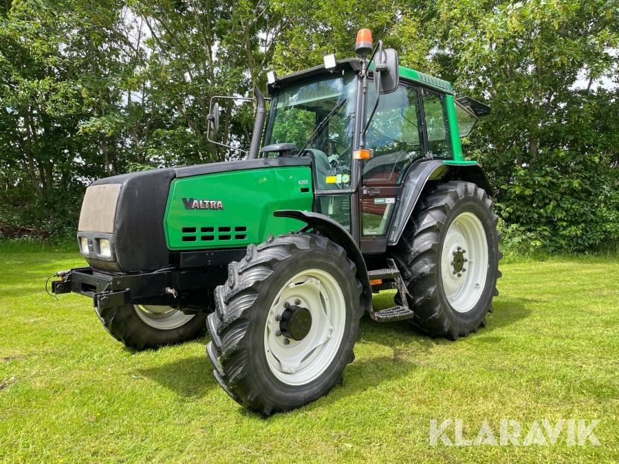 Traktor Valtra 6200