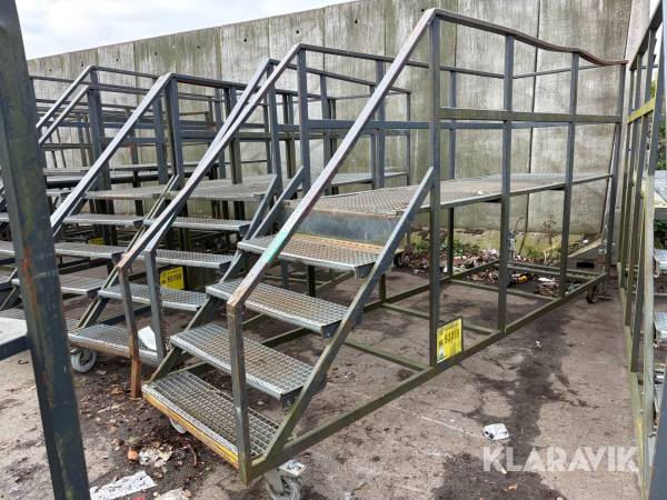 Arbejdesplatform med trappetrin