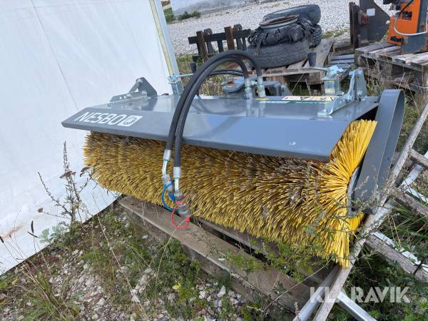 Hydraulisk fejekost Nesbo FH 1200 L5