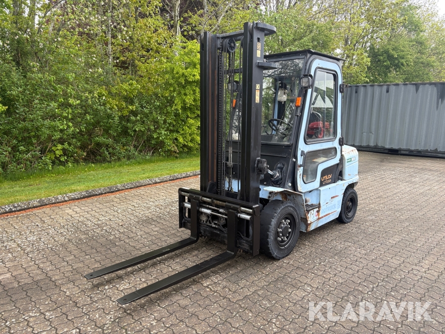 Truck Utilev UT25P