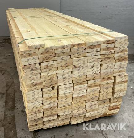 Ovntørret kantskåret fyr 32x150 mm. 772 lbm. 