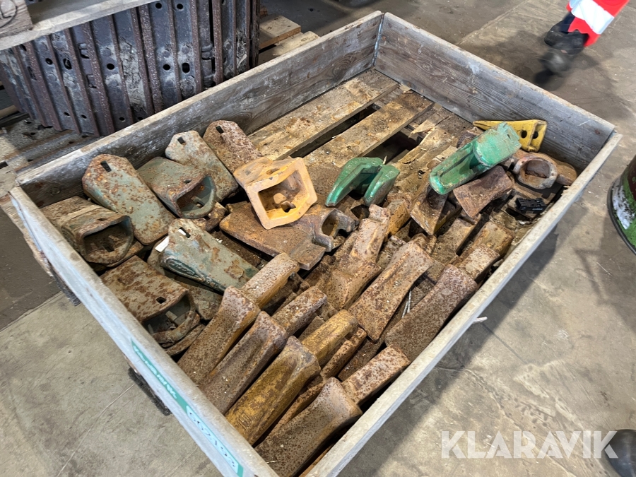 Diverse tænder til gravemaskine