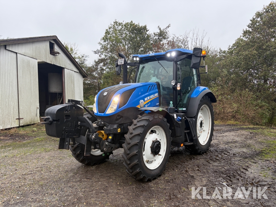 Traktor New Holland 4WD T6.125 s med front lift