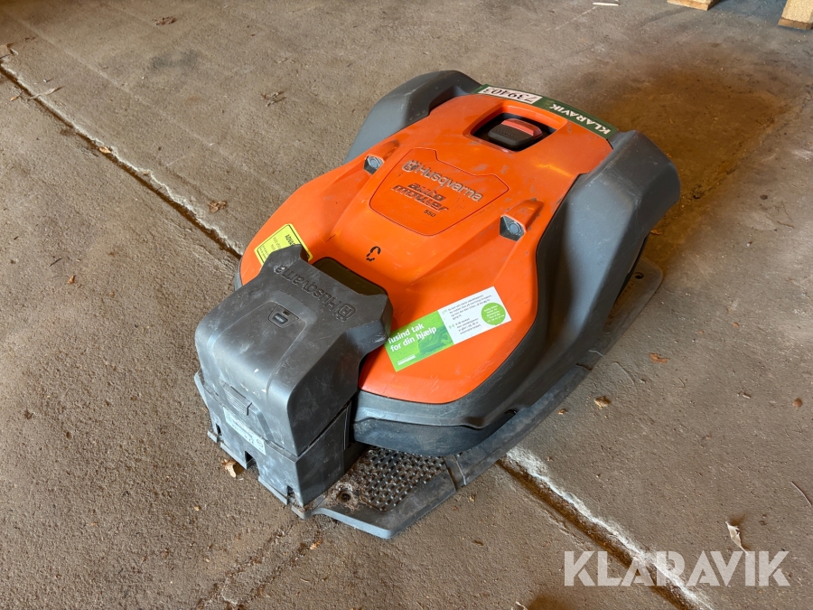 Robot plæneklipper Husqvarna 550 med ladestation