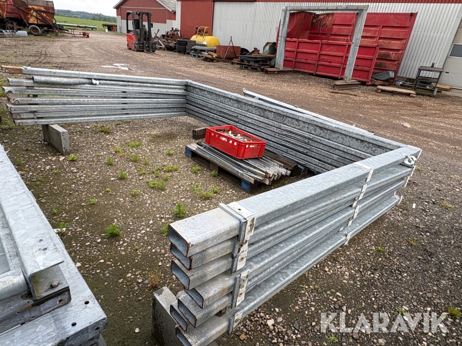 Skur 9x3.5m opsat