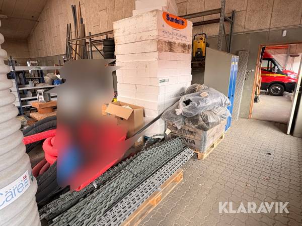 Diverse betonjutter Sundolitt isoleringsplader gulvvarmeslanger med tilbehør