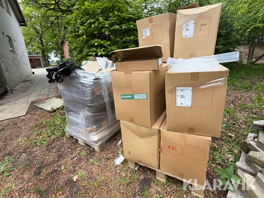 Blandet lot af justerbar plastkasser og æsker