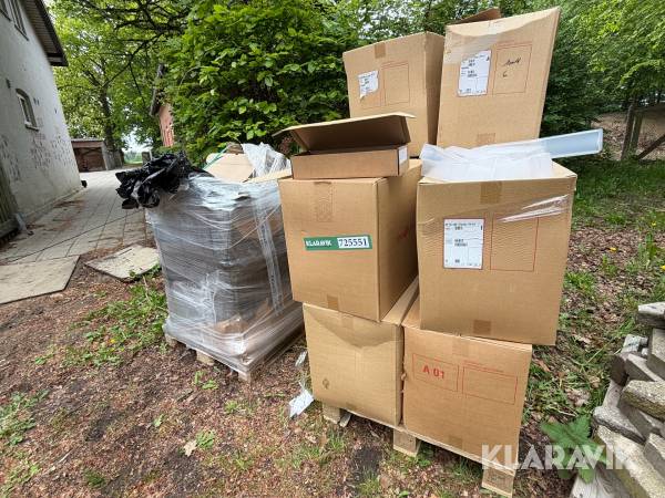 Blandet lot af justerbar plastkasser og æsker
