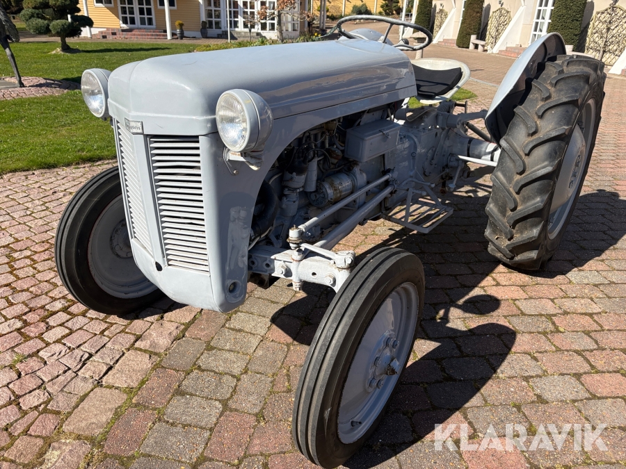 Vetarantraktor Massey Ferguson TEA 31181