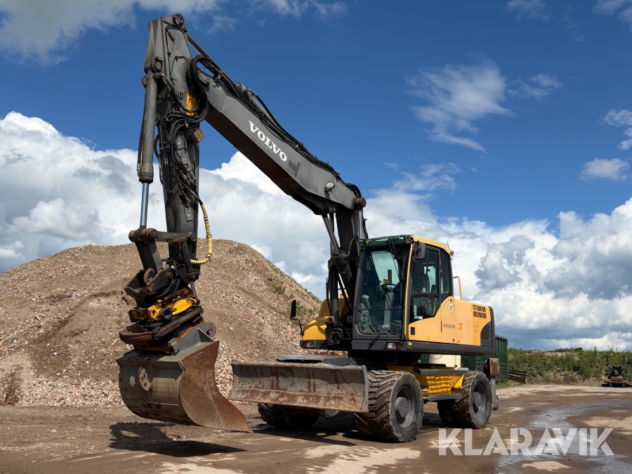Hjullæsser Volvo EW180C med skovlpakke
