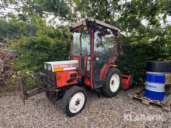 Traktor Gutbrod 4200 med Slagleklipper