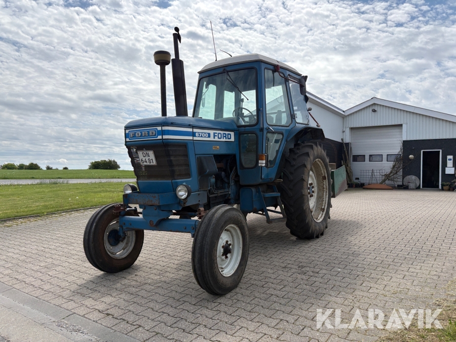 Traktor Ford 6700