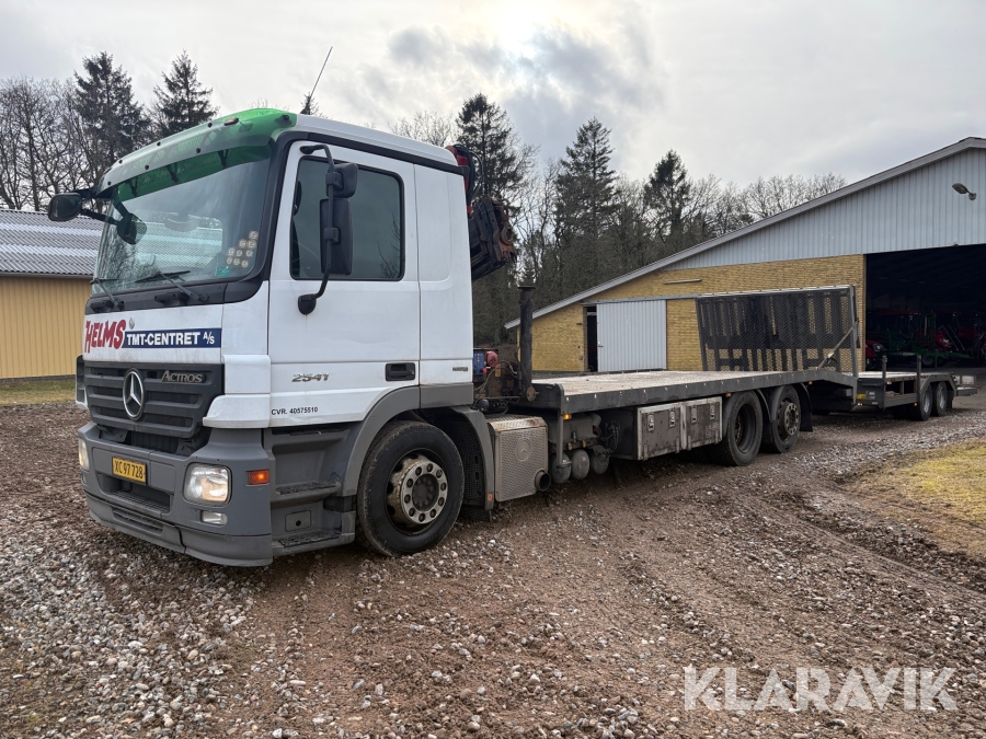 Lastbil Mercedes-Benz 2541 med kærre
