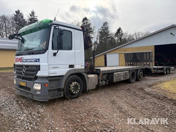Lastbil Mercedes-Benz 2541 med kærre