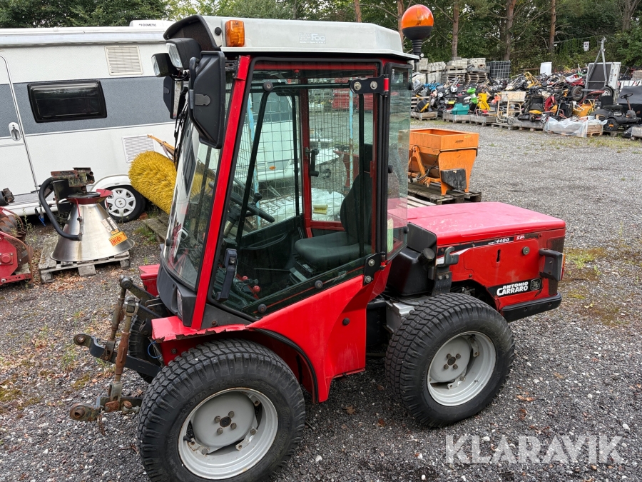 Redskabsbærer Antonio Carraro HST 4400 SP med udstyr