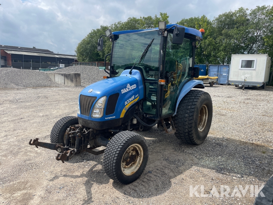 Traktor NEW HOLLAND Boomer 3045