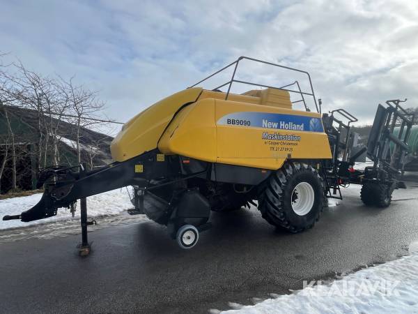 Bigballepresser New Holland BB9090 med parkland ballevogn