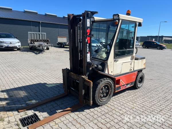 Truck Nissan RGH02A30U