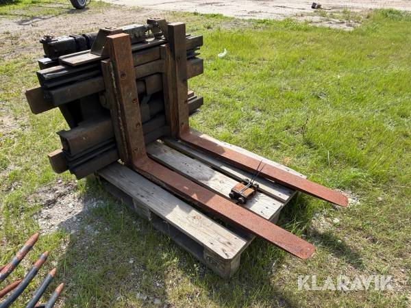 Hydraulisk gaffelvogn med gaffelspreder og sideskift