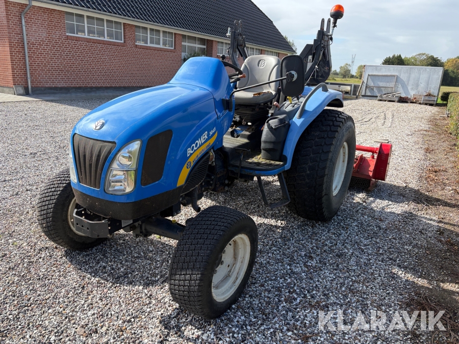 Traktor New Holland Boomer 3045
