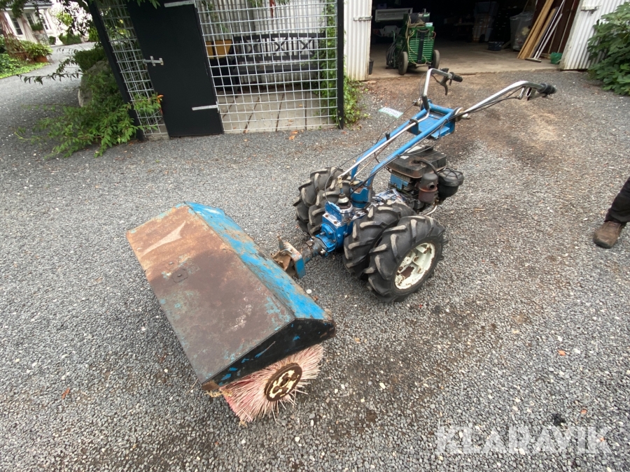 2-hjulet traktor Nibbi 719 med kost