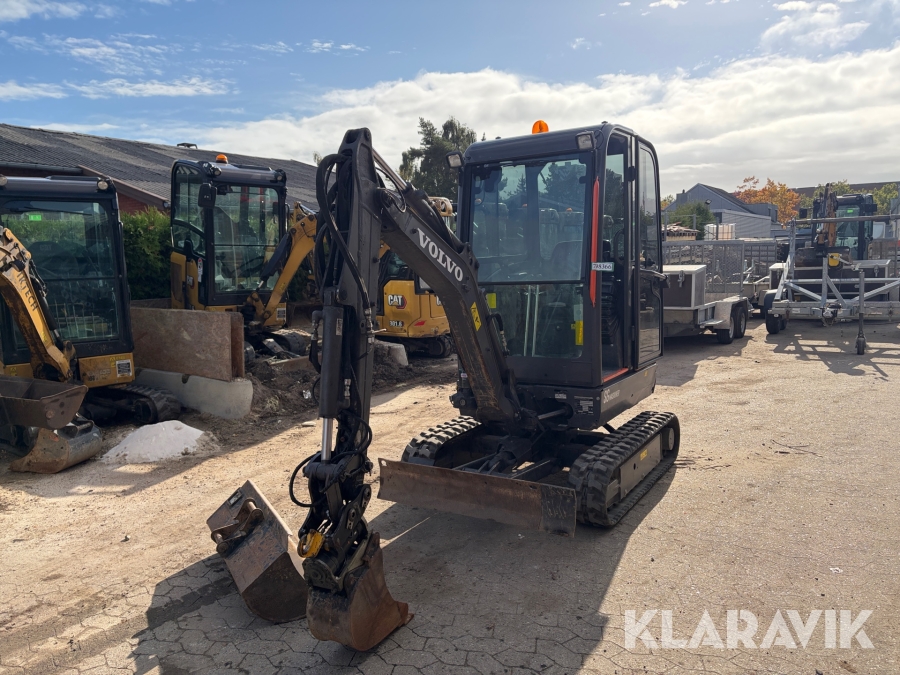 Gravemaskine Volvo EC18E med 2 skovle og centralsmøring