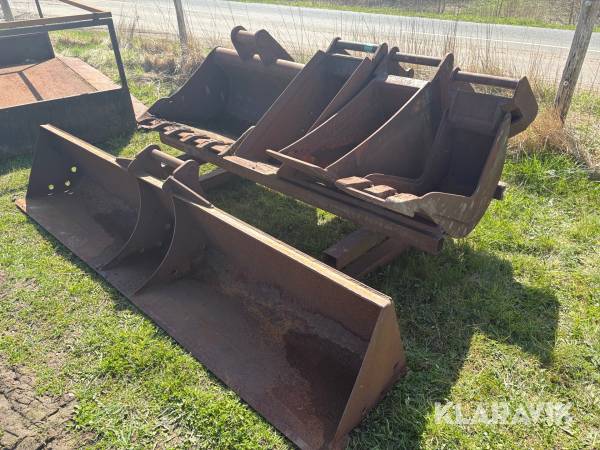 Skovlsæt med stativ 5 skovle + stativ