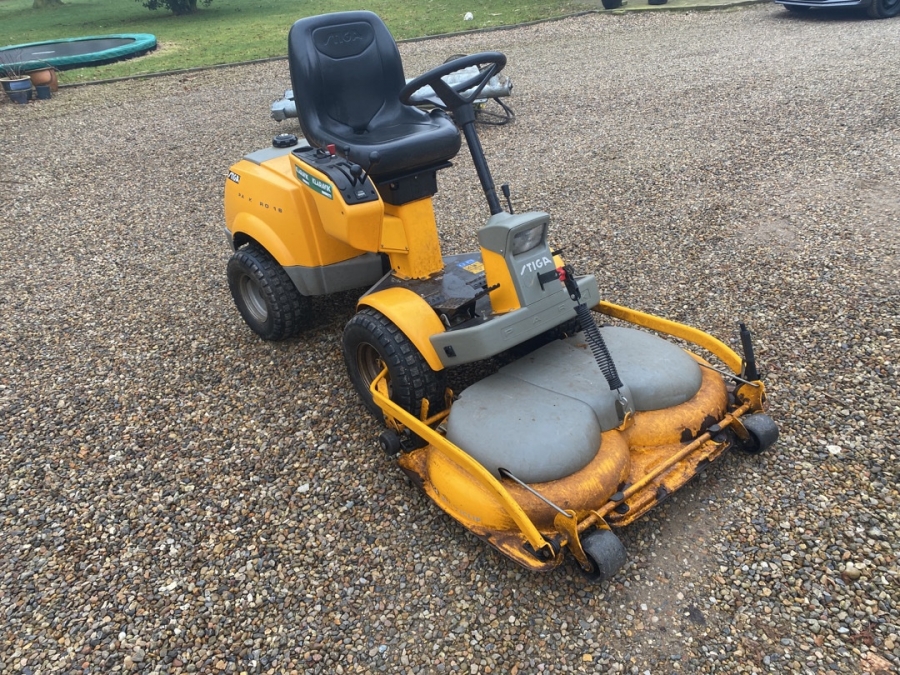 Havetraktor med frontklipper