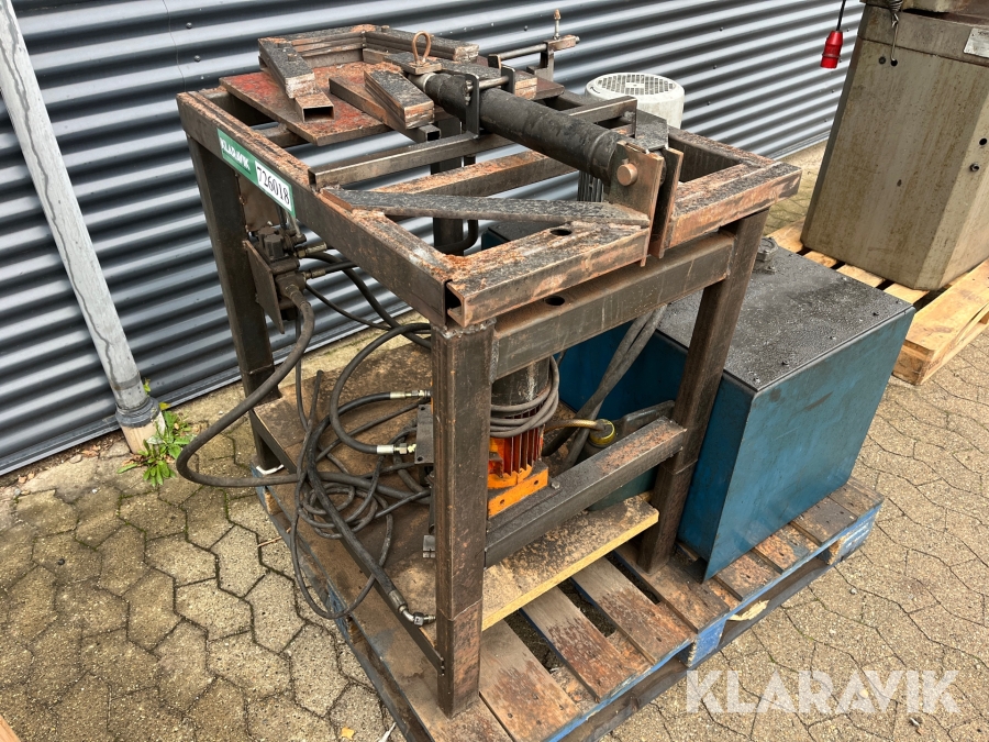 Presse med hydraulikstation