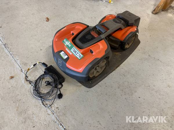 Robot plæneklipper Husqvarna Automower 535 knækstyret med ladestation