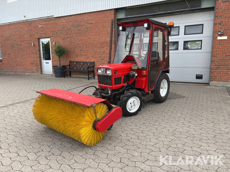 Redskabsbærer Yanmar YM 169 D med kost og sneblad