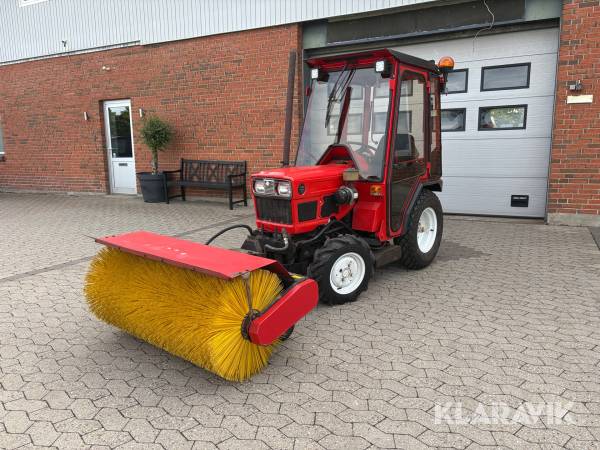 Redskabsbærer Yanmar YM 169 D med kost og sneblad