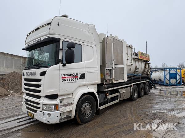 Lastbil Scania R-serien R 490 med Disab tørstofsuger
