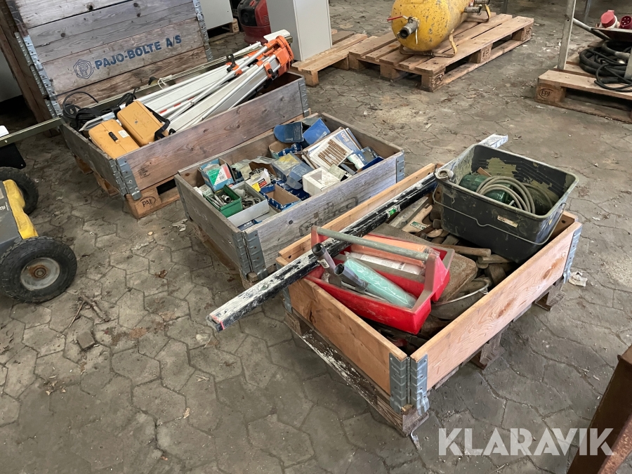 Blandet Lot Skruer - malergrej - håndværktøj - opmålings stativer