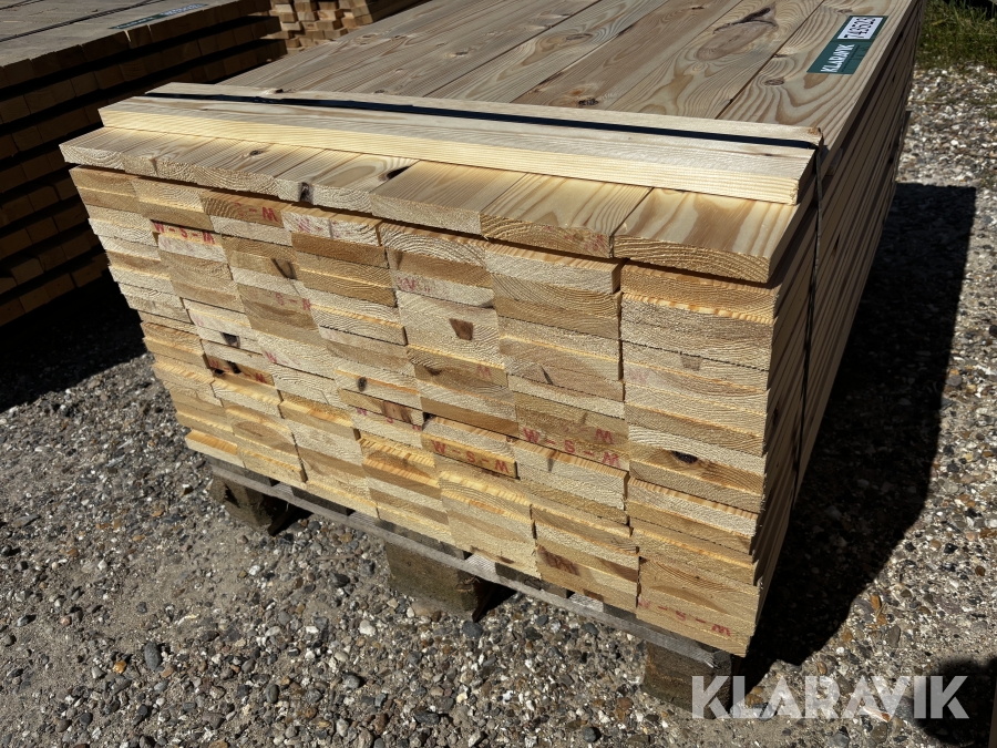 Høvlede fyrretræsbrædder