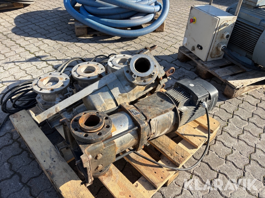 vertikal flertrinspumpe Grundfos CR32-2 A-F-A-E-HQQE med filter og 3 styk kuglehaner.