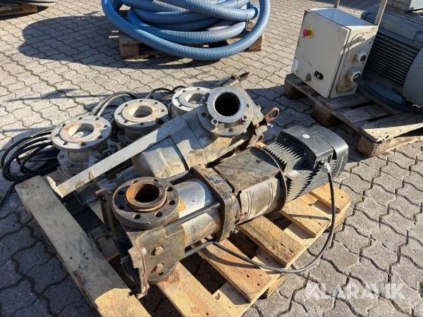 vertikal flertrinspumpe Grundfos CR32-2 A-F-A-E-HQQE med filter og 3 styk kuglehaner.