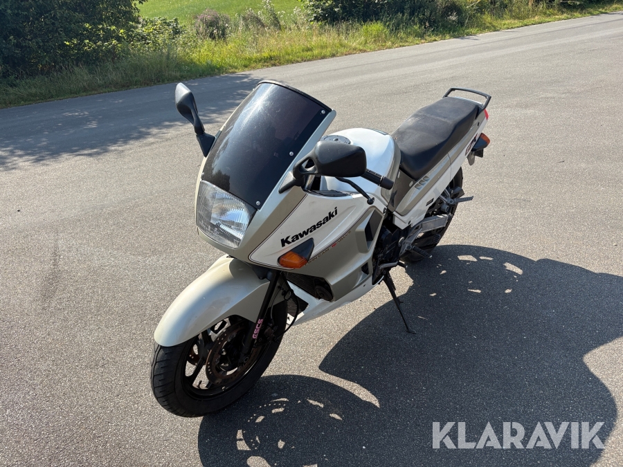 Motorcykel Kawasaki GPX 750 F med ekstra til reservedele 