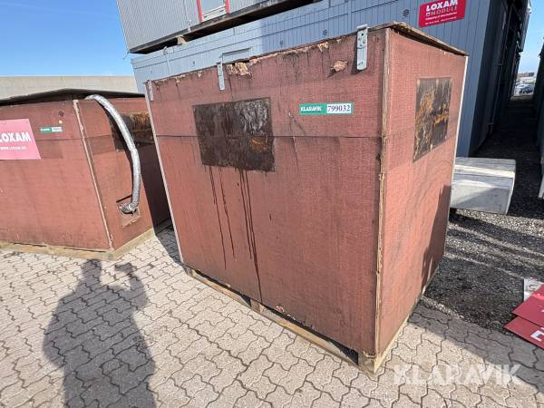Isoleret kasse med vandtank