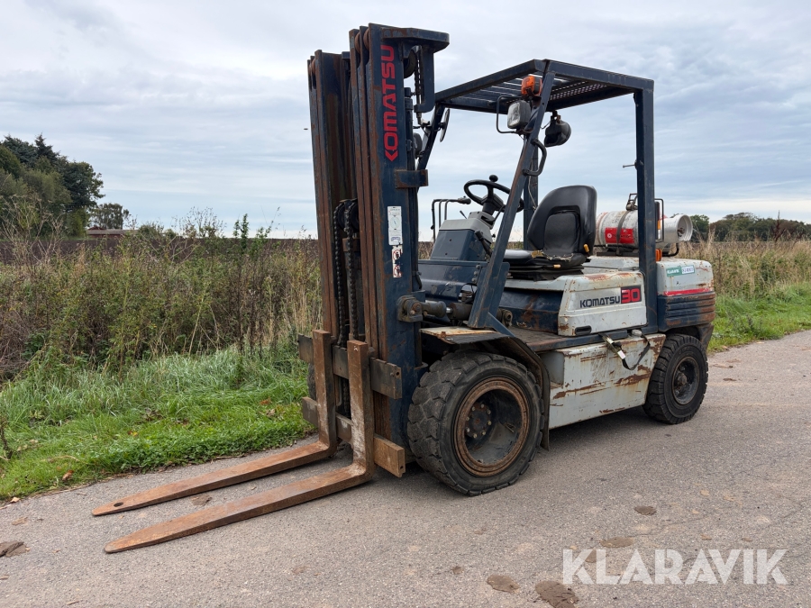 Truck Komatsu FG30 gas/bensin