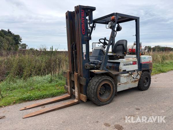 Truck Komatsu FG30 gas/bensin