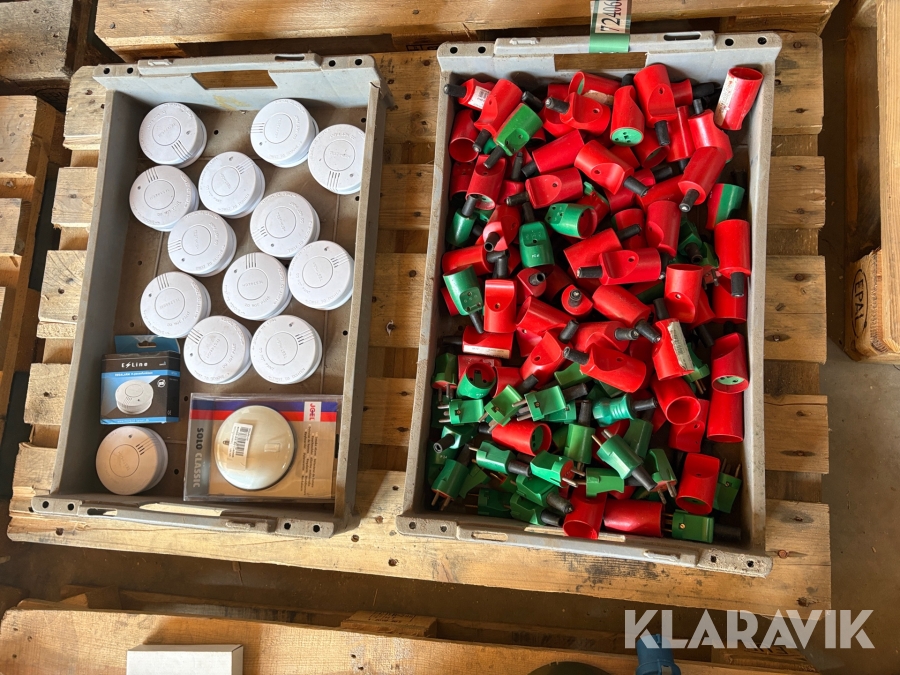 Røgalarmer og 220 volt arbejdsstik 15 styk røgalarmer