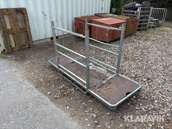 Materialehåndteringsenhed med 4 aftagelige sidegitre